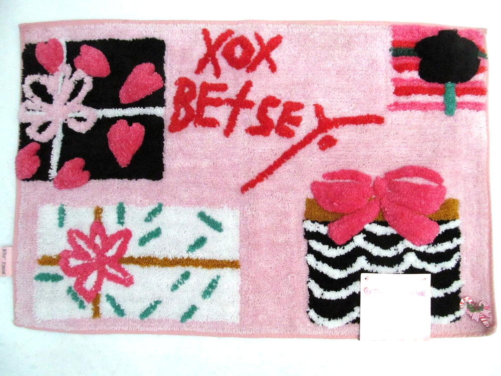 Betsey Johnson Christmas Festive Bath Accent Rug 20X30 Gifts Bows XOX Anti-Skid-image