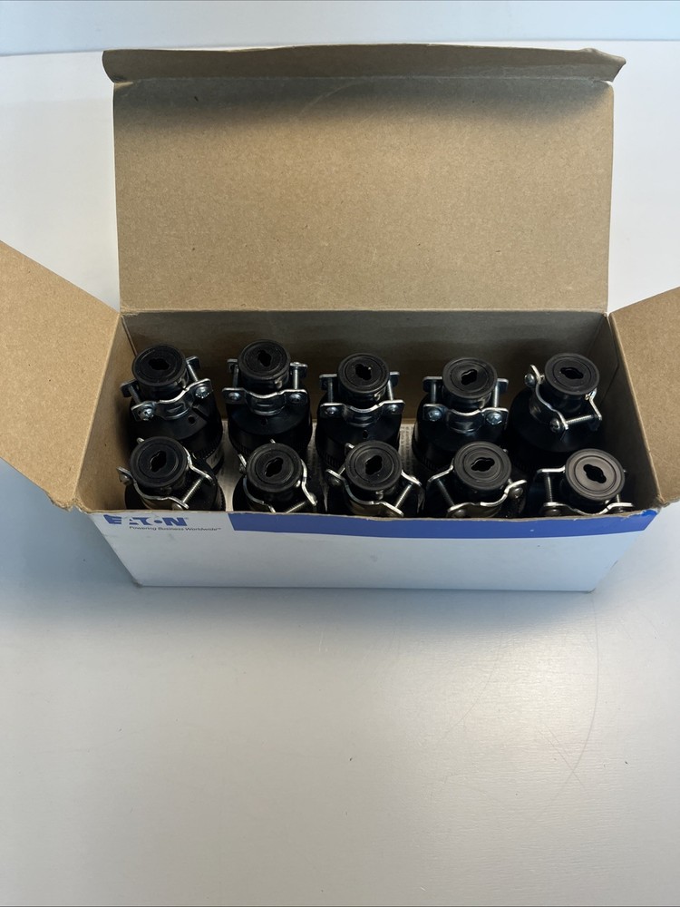 10 NEW EATON RUBBER GROUNDING CONNECTORS 222-BOX 120VAC 15A 2 Pole 3 Wire LOT