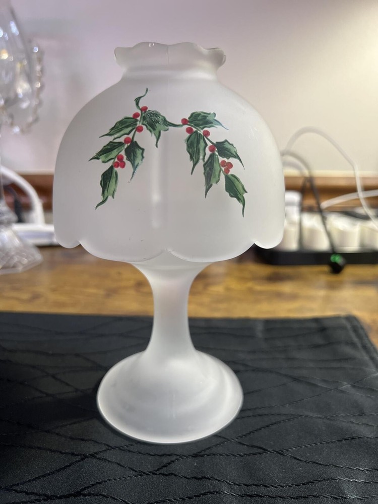 Westmoreland, Holly Berry satin fairy lamp