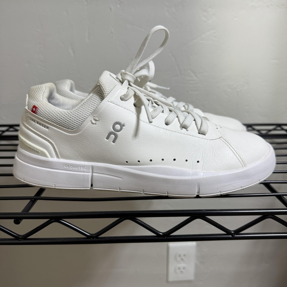 On The Roger Advantage Shoes Womens Size 9 White CloudTec Swiss Tennis Sneakers
