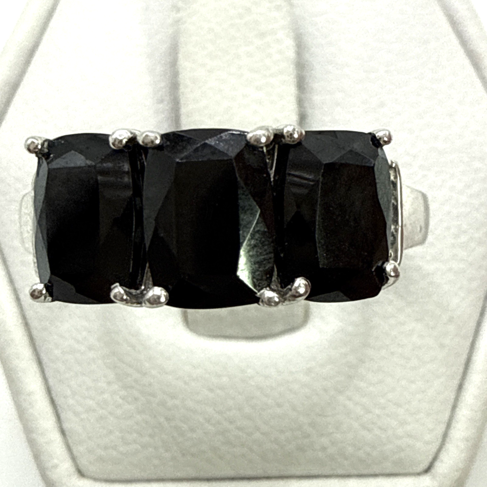 Stunning .925 Vintage Sterling Silver Estate Ring Size 7 w- Black stone