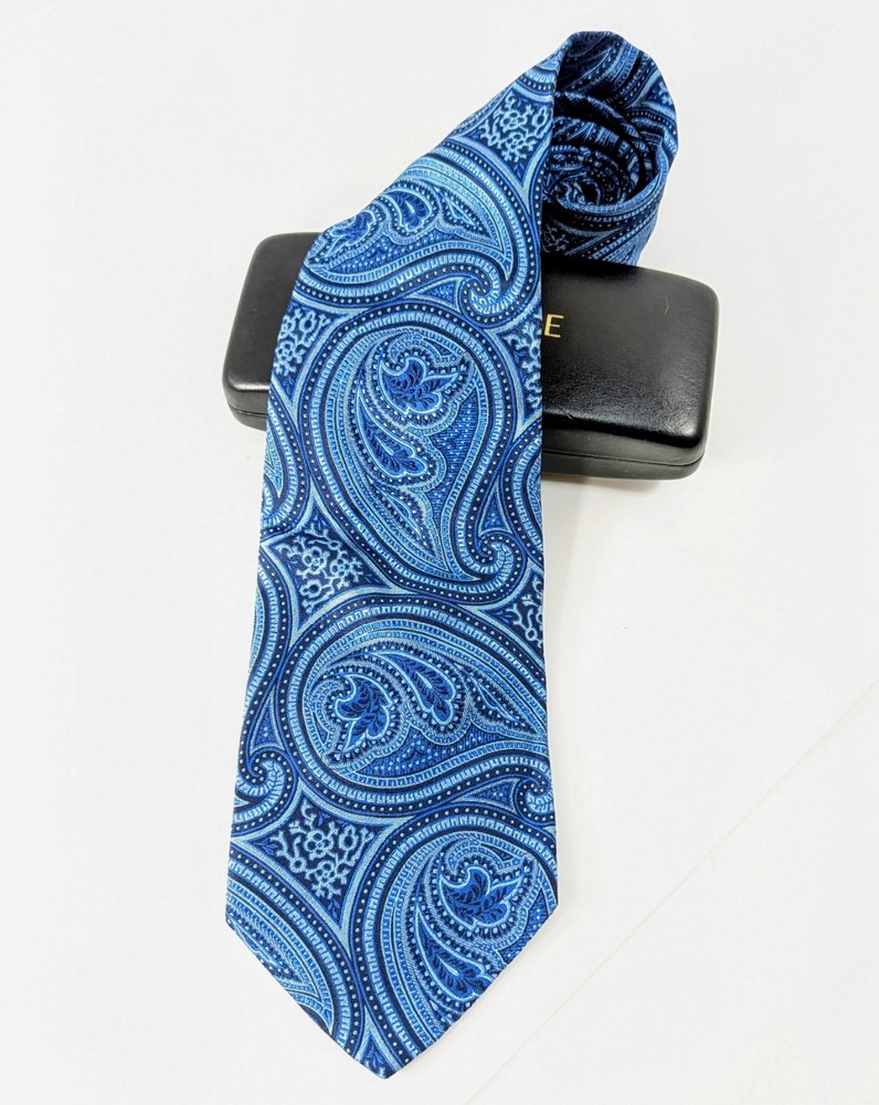 Banana Republic Mens Blue Paisley Tie     Made In Italy 100% Silk Excellent