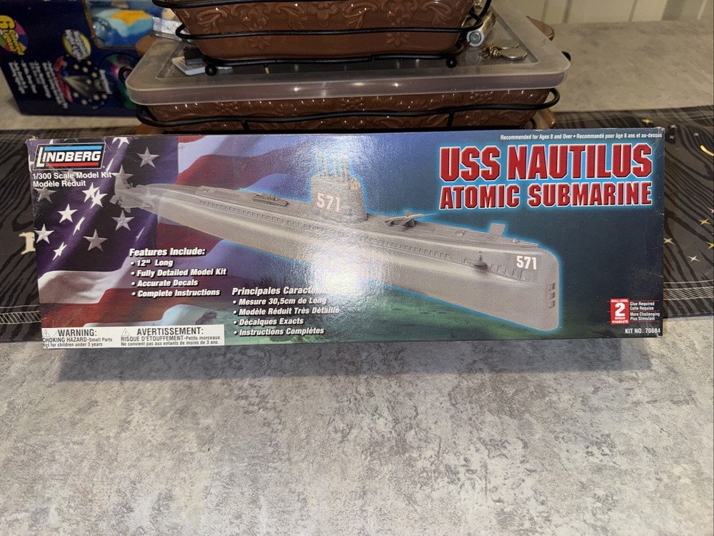 Lindberg 70884 Atomic Submarine USS Nautilus 1/300 Scale Plastic Model Kit