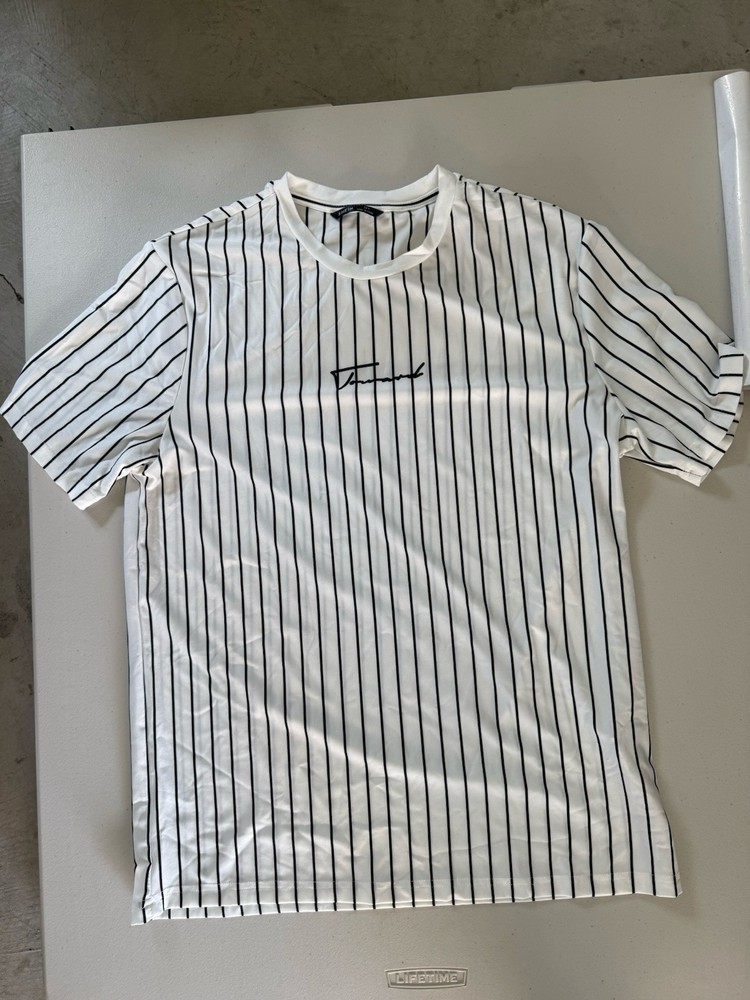 Mens Size Large White and Black stripes Short Sleeve