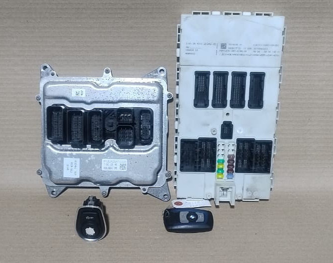 BMW 320i F30 F31 2013 N20 ENGINE CONTROL COMPUTER ECU UNIT SET DME 7649131