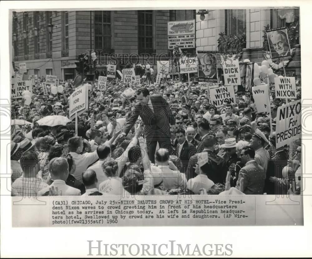 1960 Press Photo Chicago-Vice President Nixon greets his supporters - lrx74718