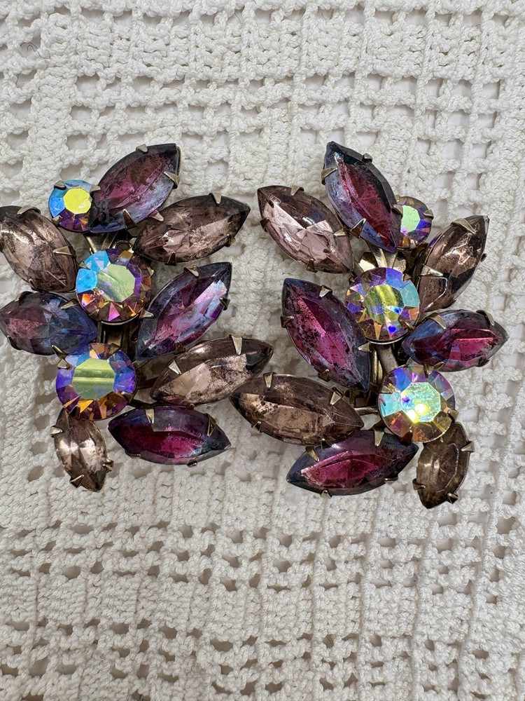 Vintage Unsigned Judy Lee Beau jewels Rhinestone Riveted Earrings