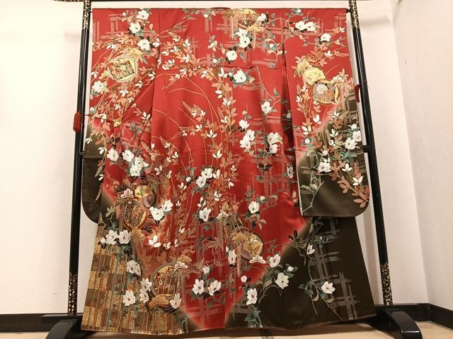 Heiwaya Long-Sleeved Kimono Embroidery Flower Luxurious Silk Japan