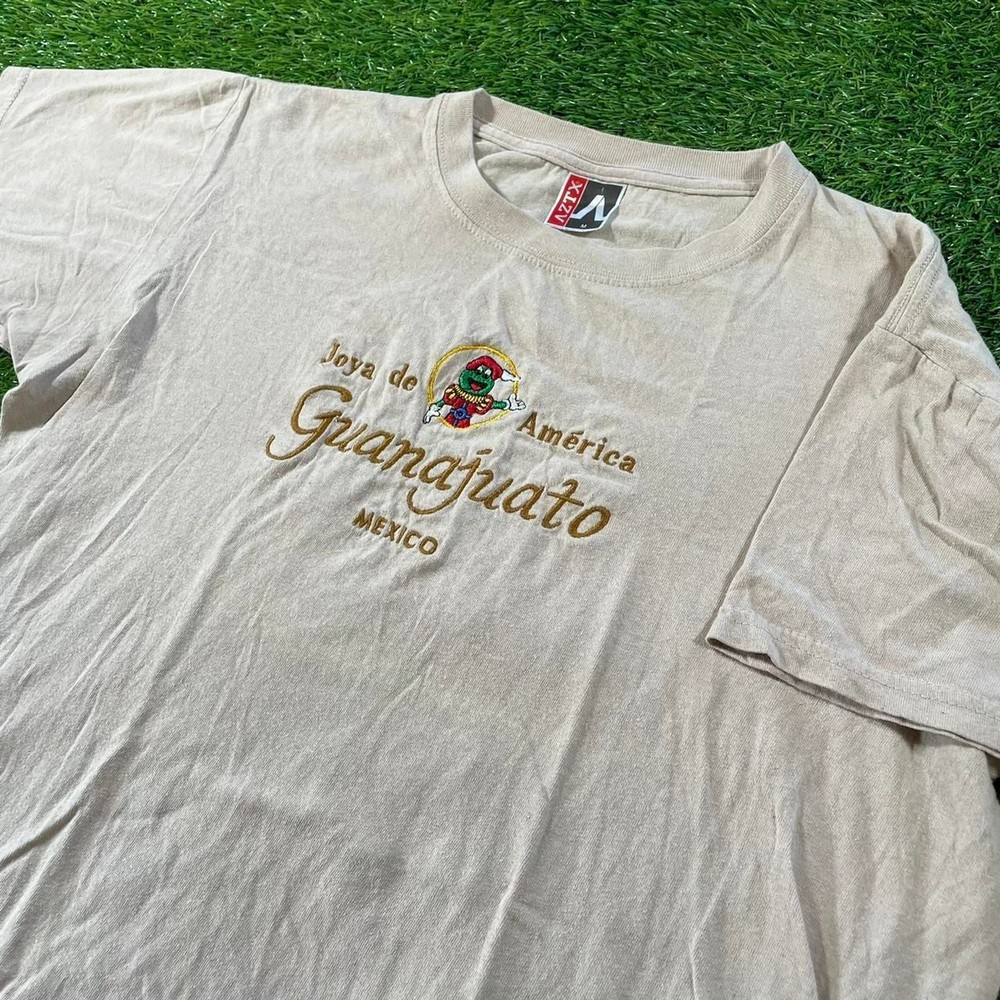 Guanajuato Mexico 90s vintage tan embroidered t-shirt size M