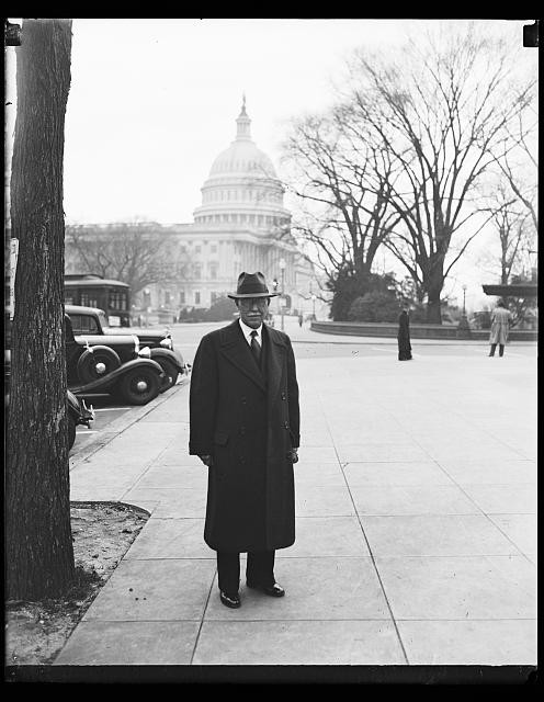 Photo:Washington D.C. U.S. Capitol Man in Overcoat 1930s