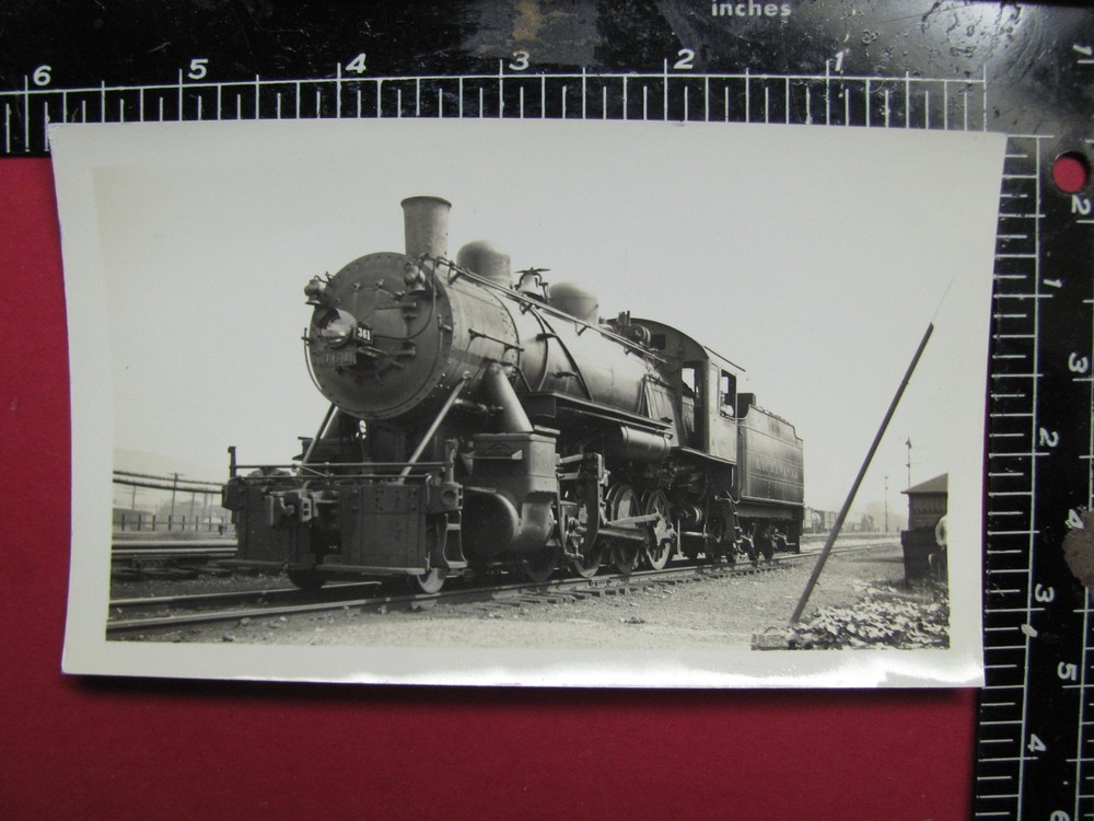 1930's PHOTO of DELAWARE LACKAWANNA & WESTERN RAILROAD 2-8-0 LOCOMOTIVE #361