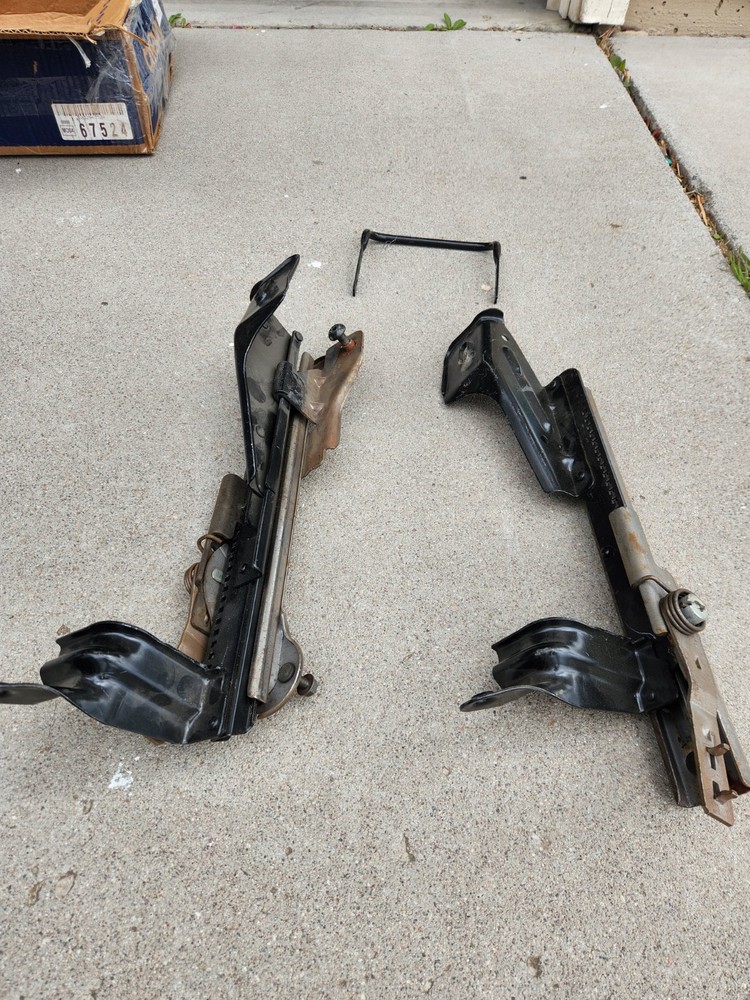 Jeep Cherokee XJ 96-01 Driver Side Manual Seat Bracket