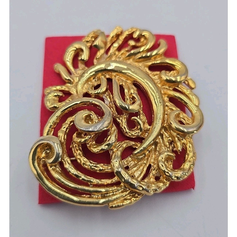 Vintage Gold Tone Swirl Scroll Brooch Pin Ornate Costume Jewelry