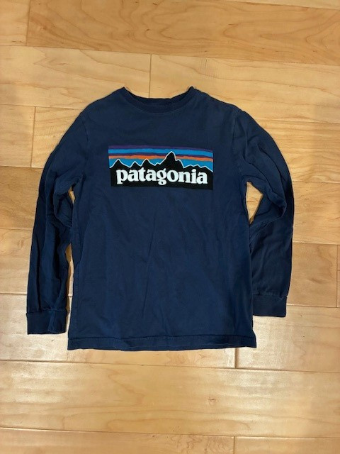 Patagonia  Boys  Long Sleeve T Shirt Small  Smoke free and pet free