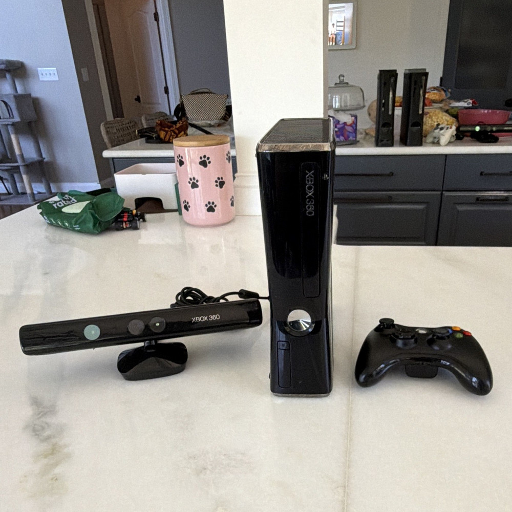 Microsoft Xbox 360 S Black 4GB Console w/ Kinect Sensor + Wireless Controller