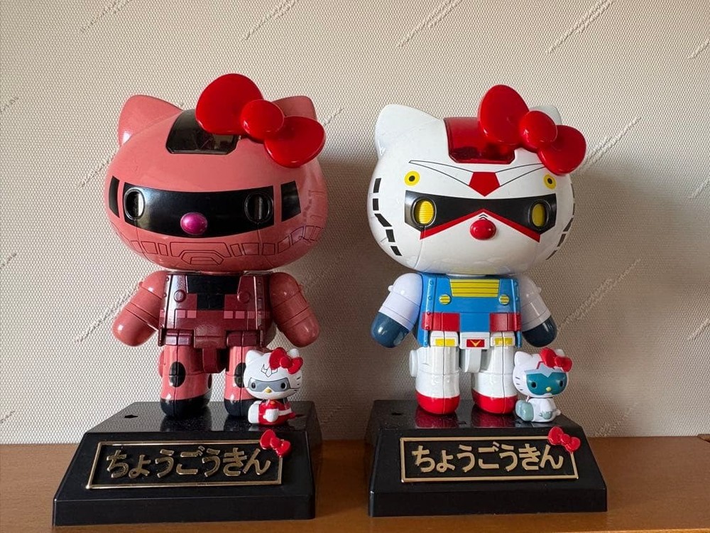 Chogokin Hello Kitty Gundam Char s Zaku 10a