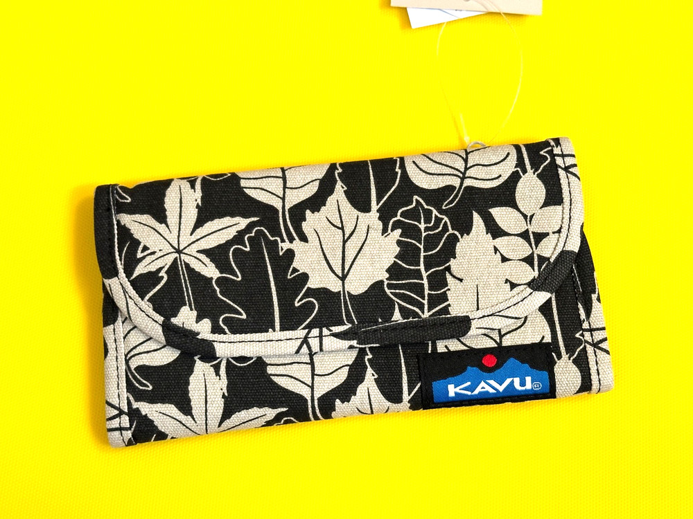 KAVU Big Spender Trifold Wallet ~ Bw Leaf 🍃 🍂 🍃 🍂 🍃