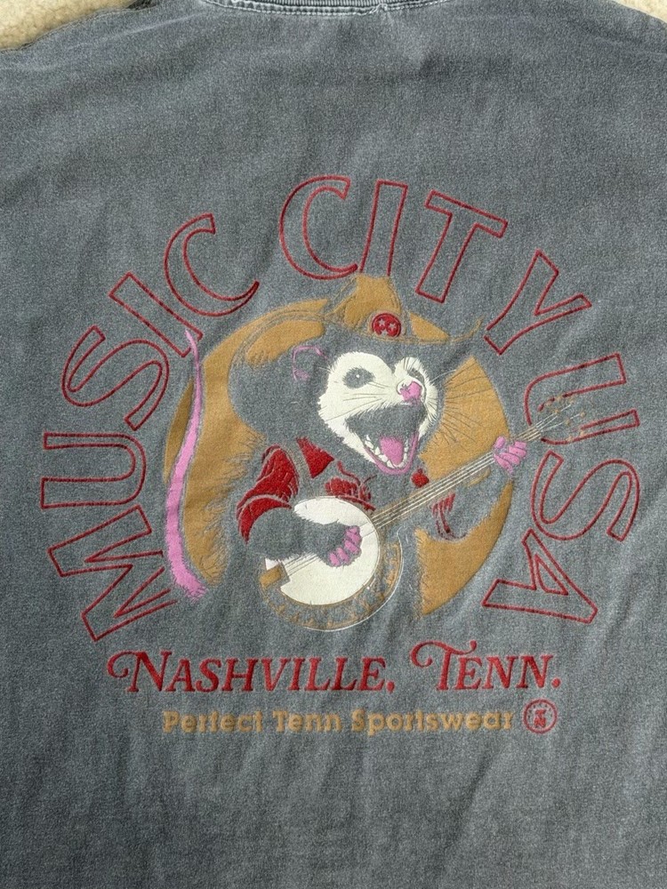 Vintage Music City Nashville Tee t shirt Opossum Possum playing banjo small s