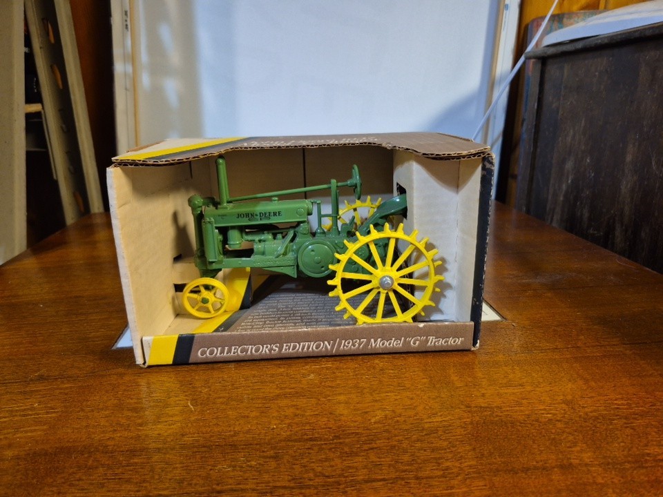 John Deere 1937 Model G Tractor 1/16 Scale Die-Cast Metal Toy by ERTL