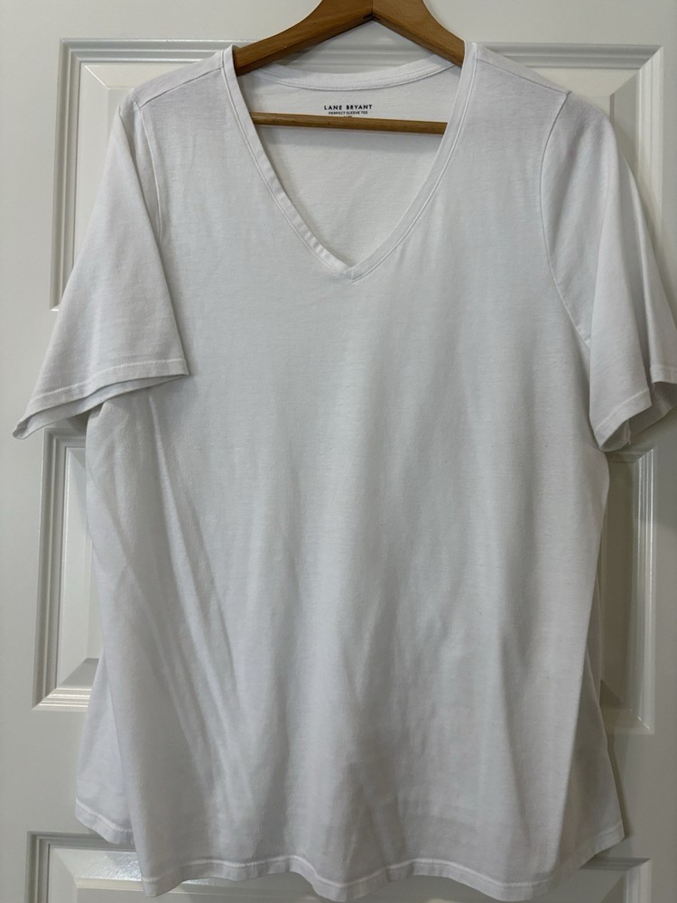 Women's White Solid V-Neck Short Sleeve Cotton Lane Bryant Tee Size 14/16