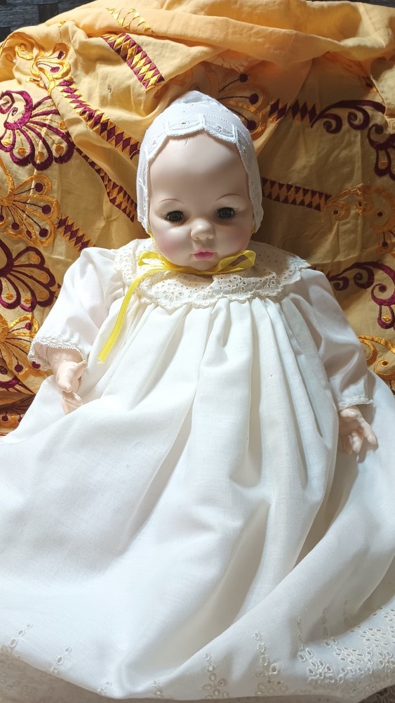 Antique Madame Alexander 1960 Victoria Baby Doll  18