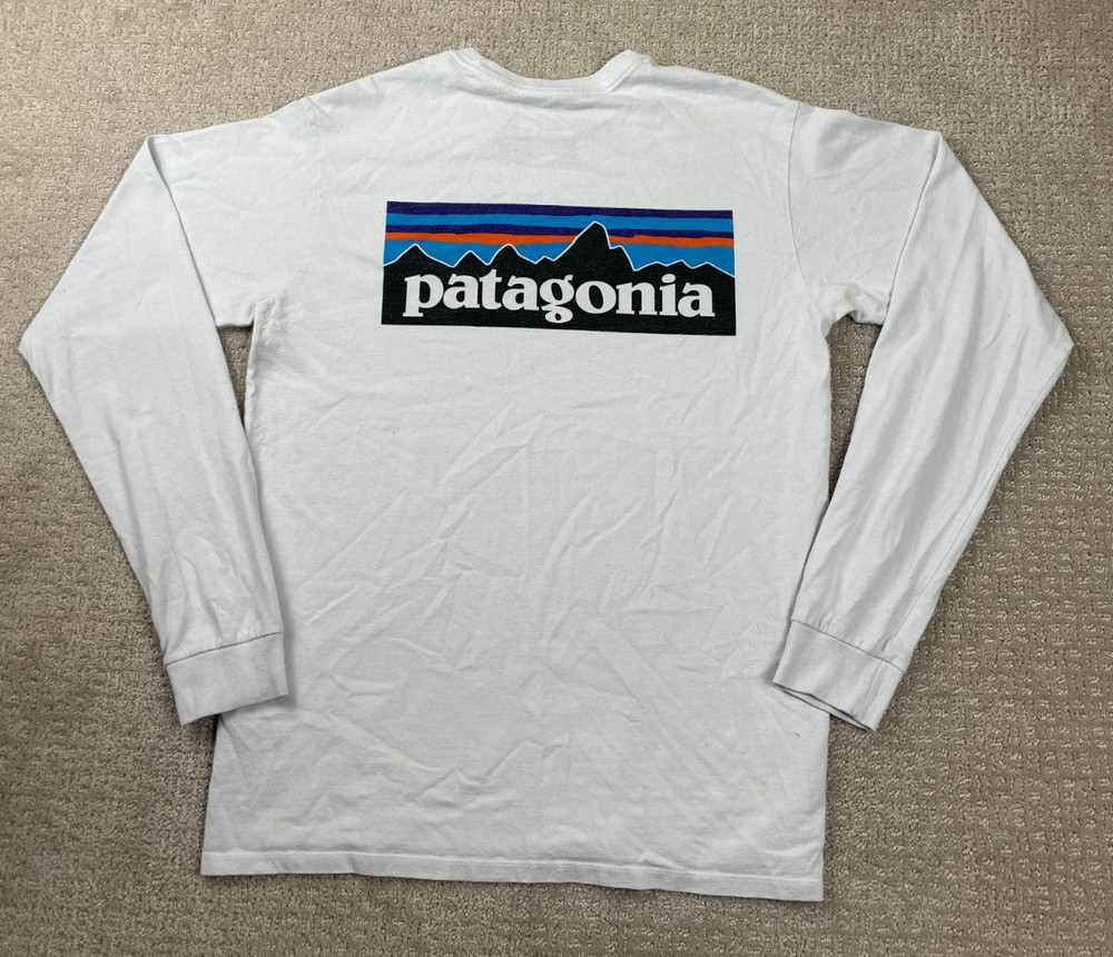 Patagonia T Shirt Mens Small White Crewneck Long Sleeve P-6 Logo Pullover Hiking