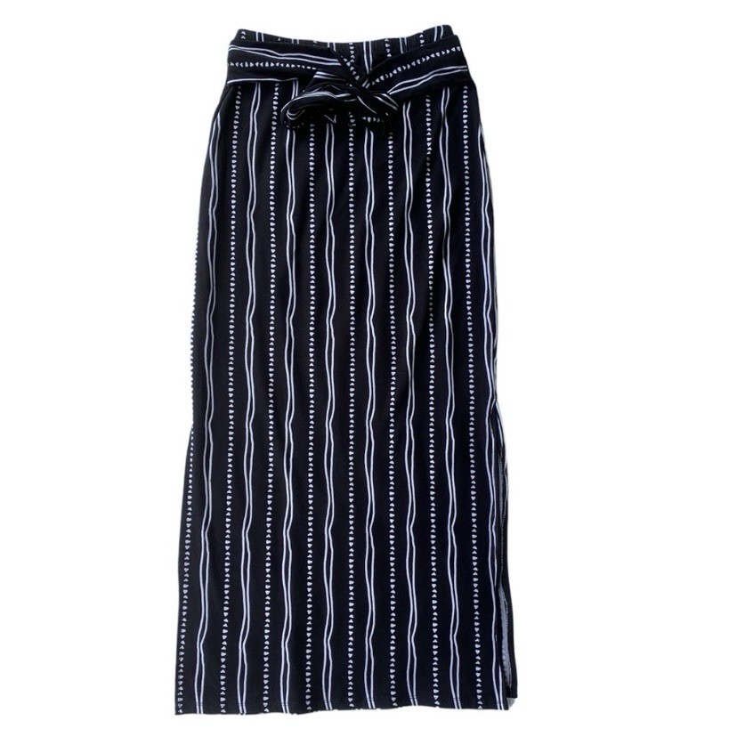 Black & White Stripes Side Slits Waist Tie Stretchy Skirt Rue21 Size Medium