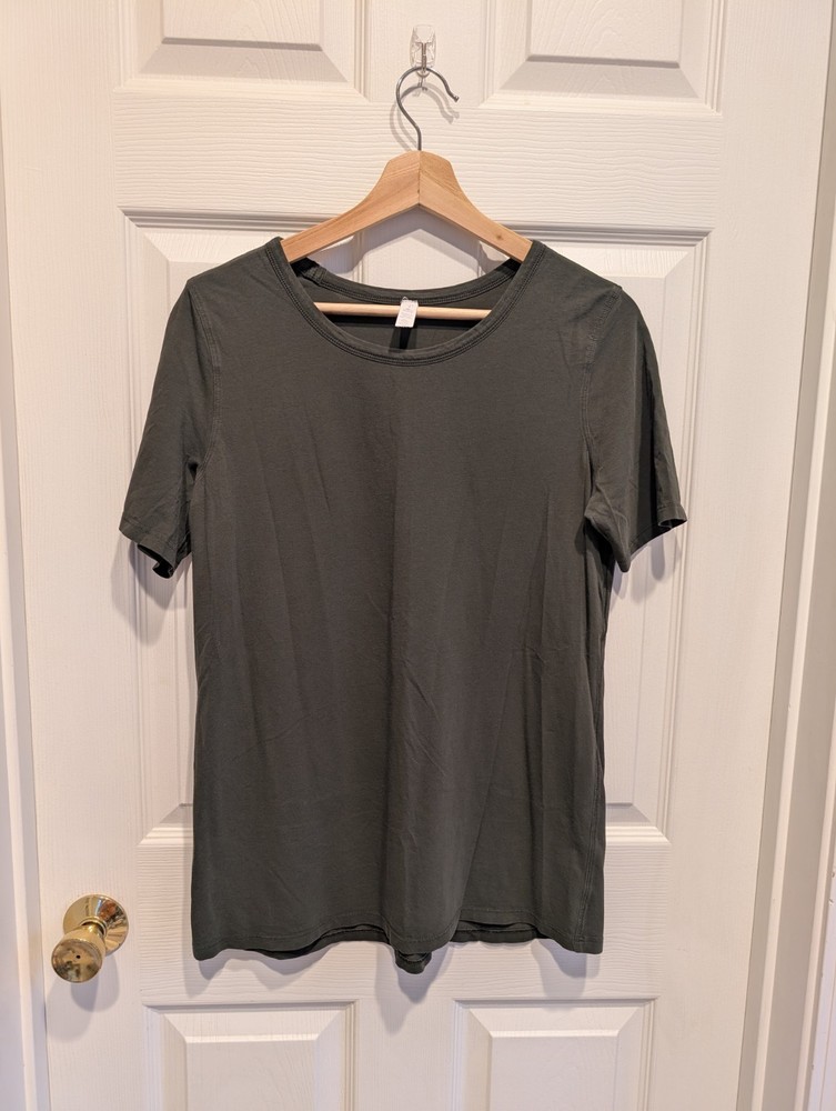 Lululemon Women's Sun Kissed Green T-shirt Size 8