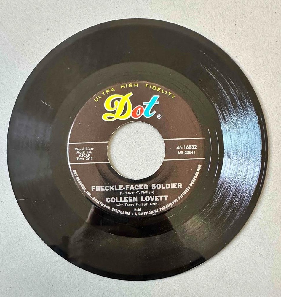 Mod Pop 45 Colleen Lovett - Go-Go Girl/Freckled Face Soldier * Dot