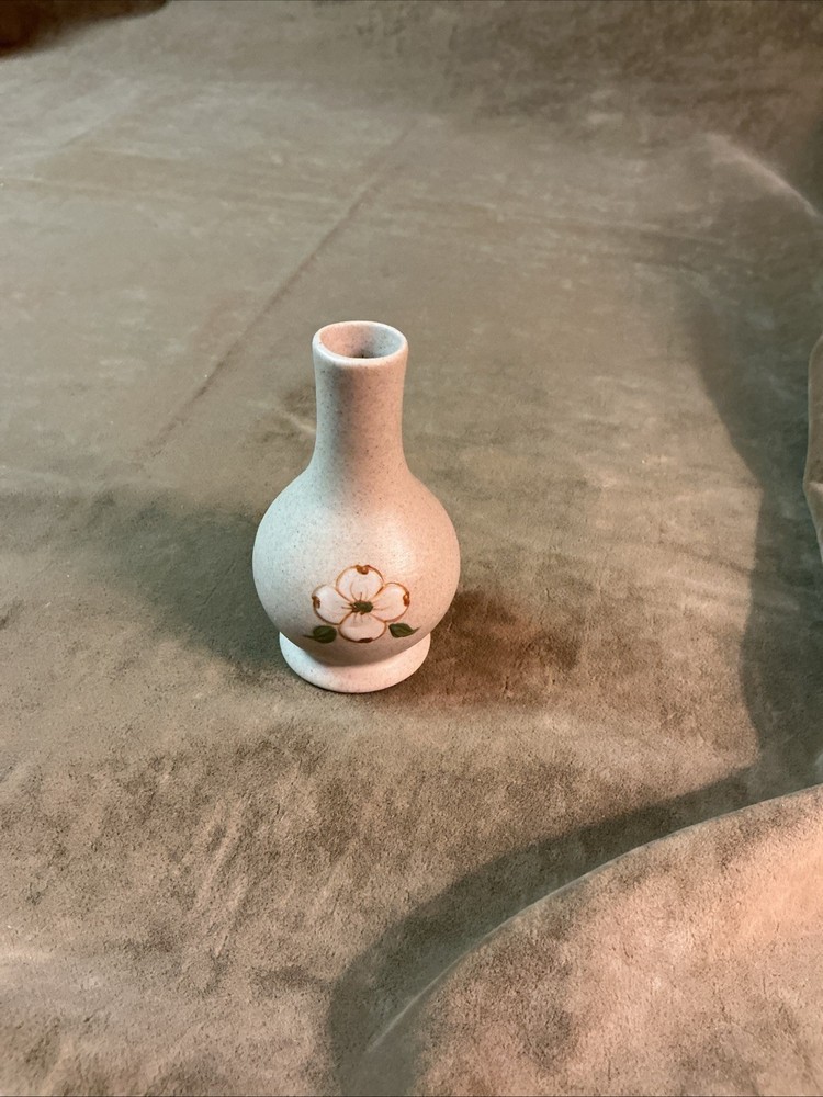 Vintage pigeon Forge Tennessee art pottery dogwood vase number one speckled