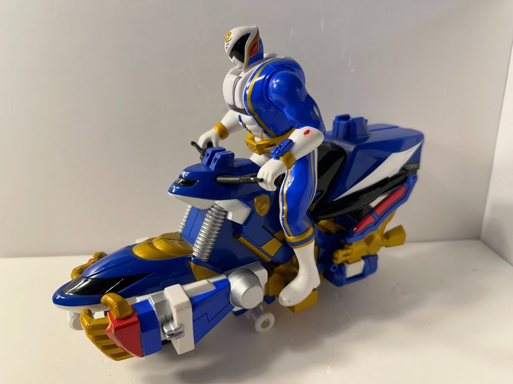 Power Rangers Lightspeed Rescue Blue Ranger Action Figure and Transforming Cycle