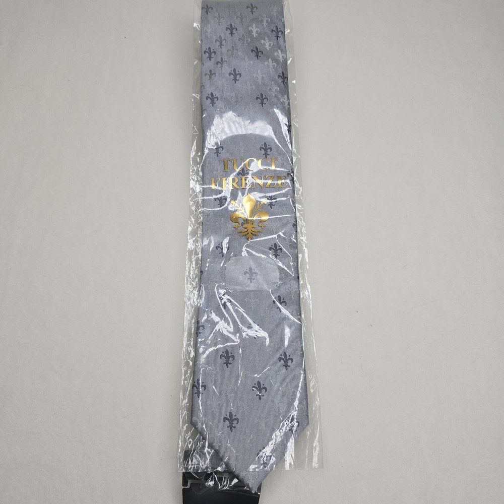 Tucci Fleur De Lys Men’s Necktie Silver 100% Silk NWOT Classic Formal Tie 3”