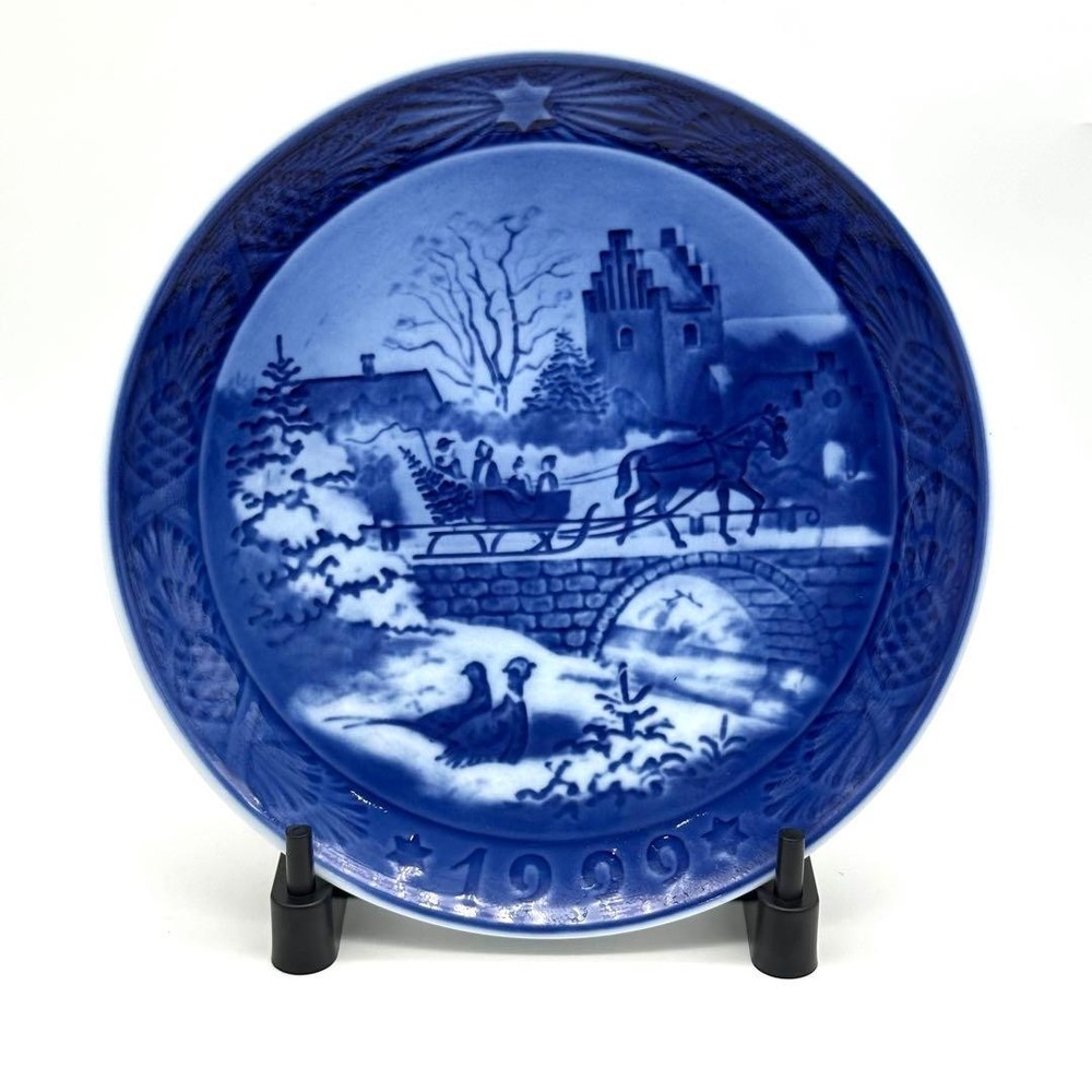 Royal Copenhagen 1999 Christmas Tree Sleigh Ear Plate Collectible Used