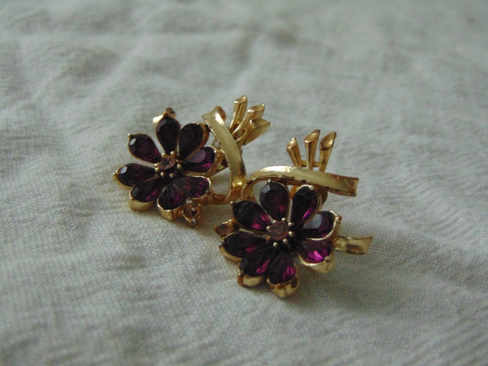 vintage Coro gold tone purple pear cut crystals flower clip on earrings