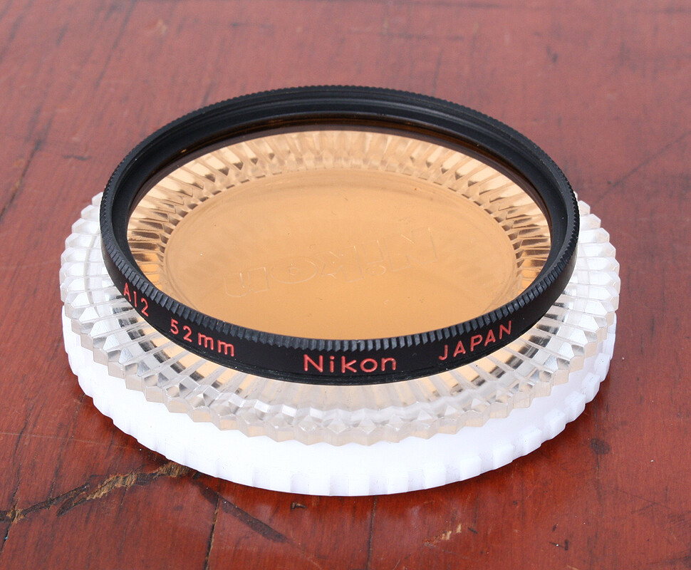 FILTRO NIKON, 52MM, CALENTAMIENTO A12, EN CAJA DE PLÁSTICO/218135