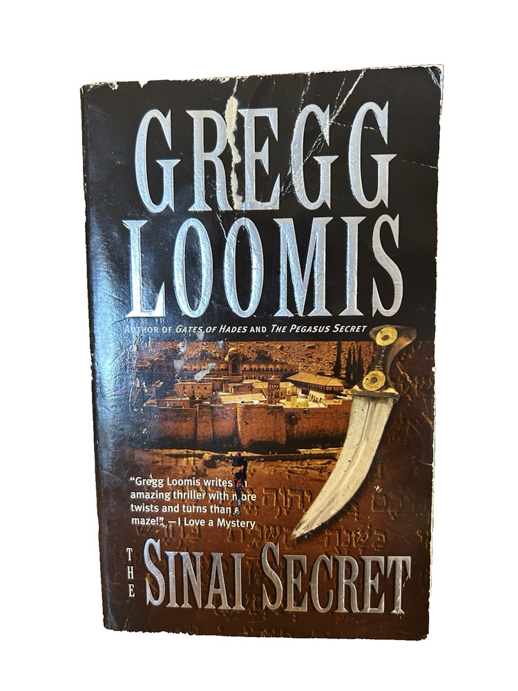 The Sinai Secret - Paperback, by Loomis Gregg - Good