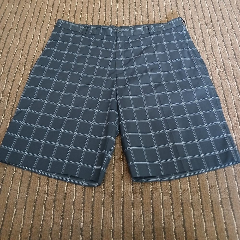 Nike Golf Flat Front Plaid Golf Shorts Men's Size 40 Sports Outdoors Beach Hike