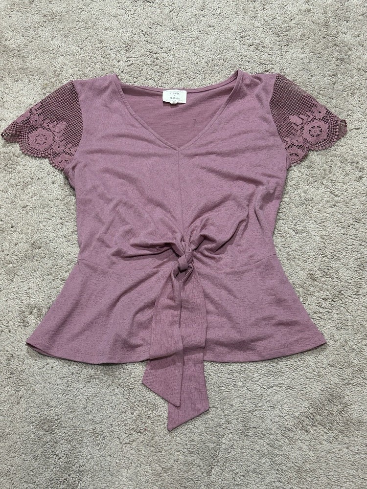 Flower & Feather Womens Shirt Size Large Pink Lace Sleeve Classic Dressy Comfort