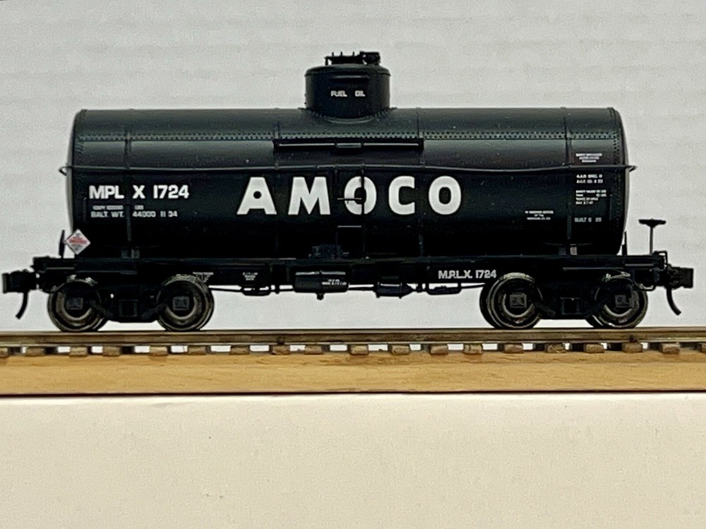 PROTO 2000,HO Kit#23132( Assembled).Type 21, 10,000 Gallon Riveted Tank Car,MPLX