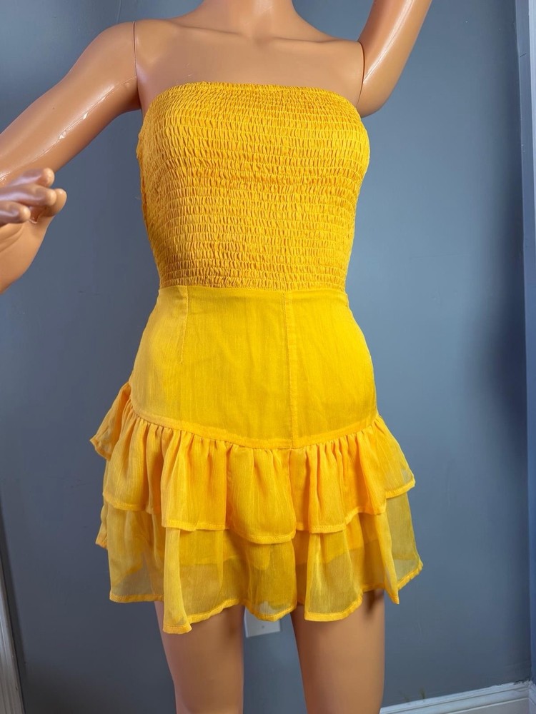 Fashion Nova XL Yellow Strapless Lace Up Romper NWT Smocked Tiered Ruffle Shorts