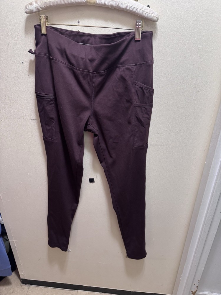 Carhartt Force utility leggings featuring multiple pockets.