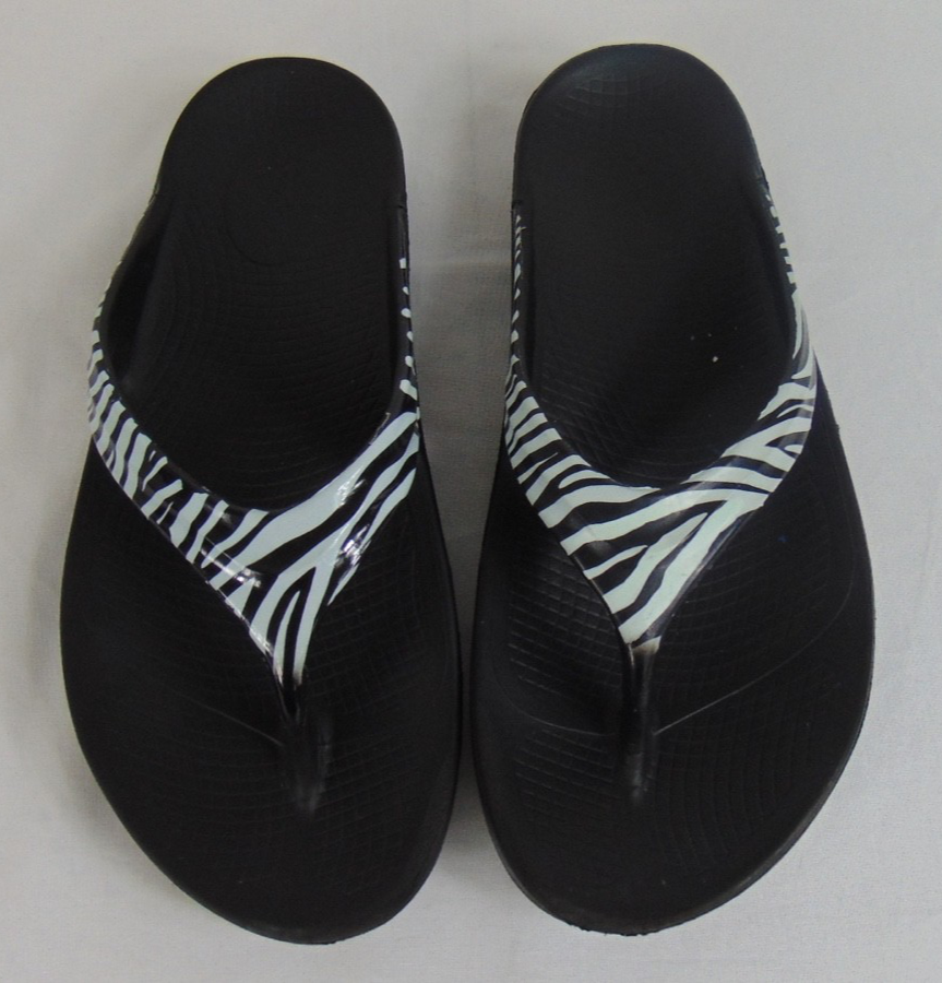 OOFOS OOlala Womens 7 Black Zebra Print Thong Recovery Sandals Limited Edition