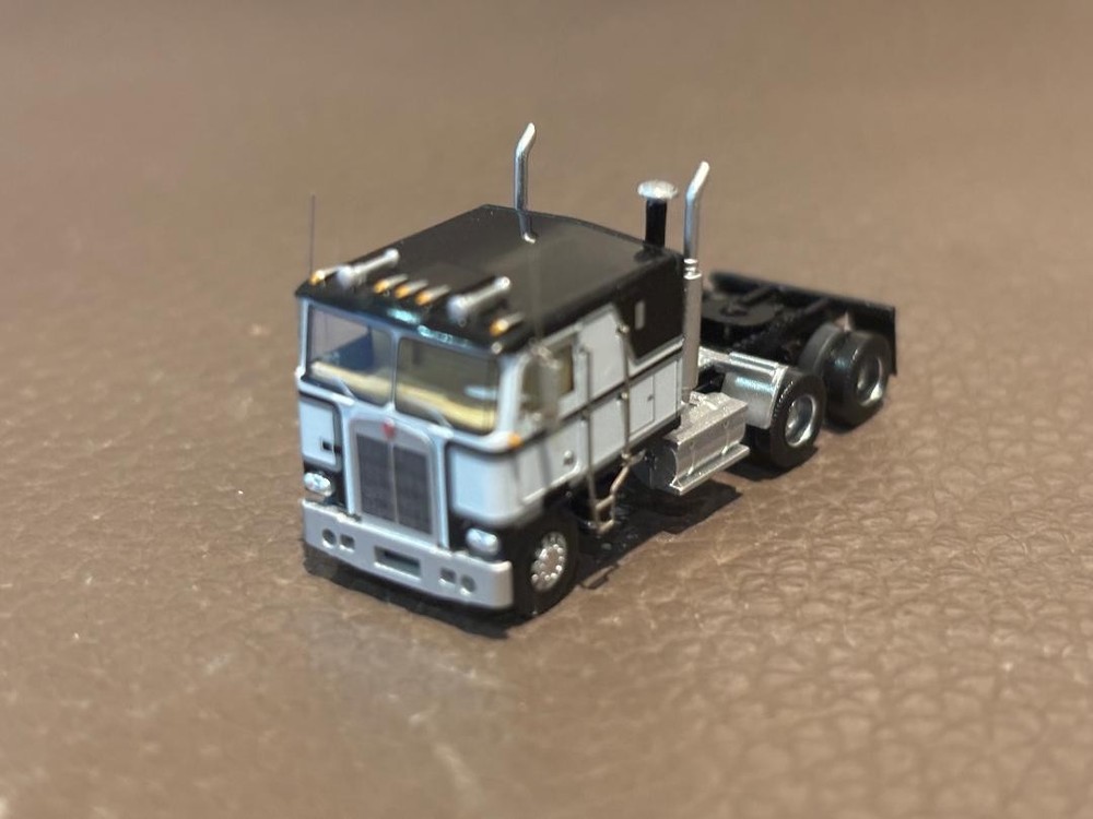 Trainworx N Scale 41055 Kenworth K100 VIT tractor Potomac Black & White