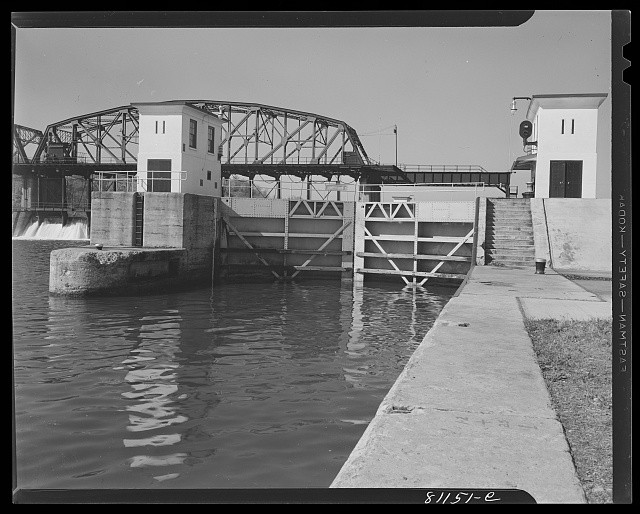 Photo:Amsterdam New York Erie Canal Lock 11 1941 bridge lock gates