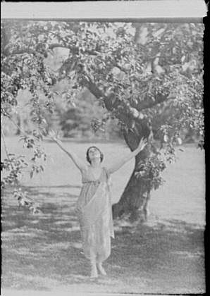 Photo:Isadora Duncan dancer,performances,women,outdoors,A Genthe,1915