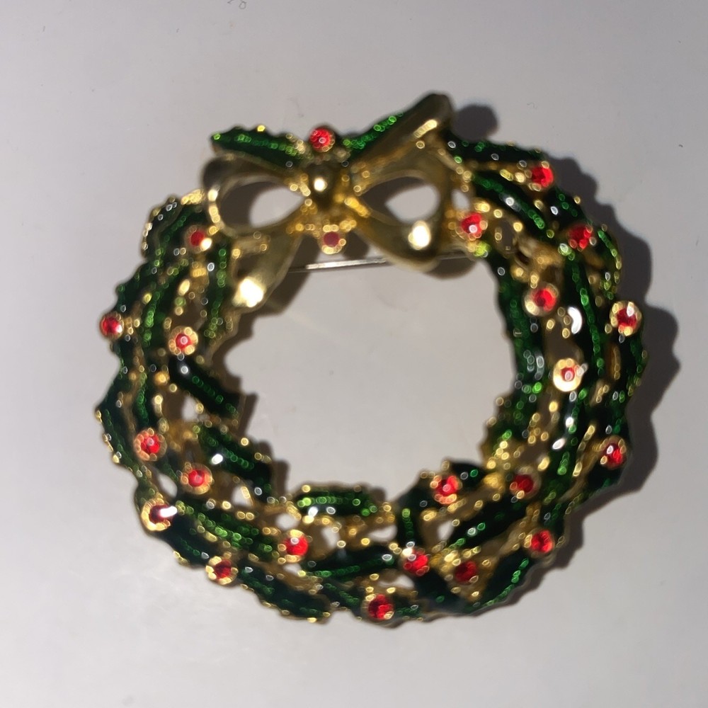 Christmas Wreath Gold Tone Brooch Pin Bow Holiday Red Green Accents