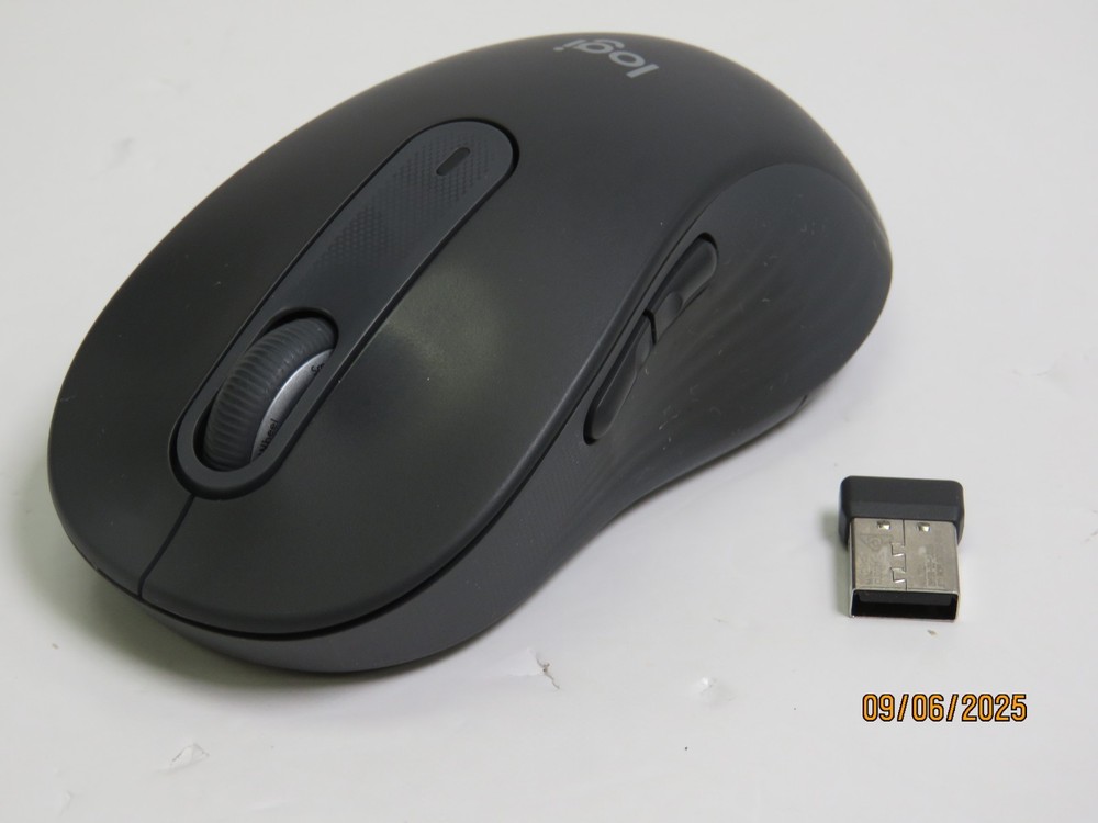 Logitech Signature M650 L Wireless Mouse in Graphite Model 910-006231 DP239