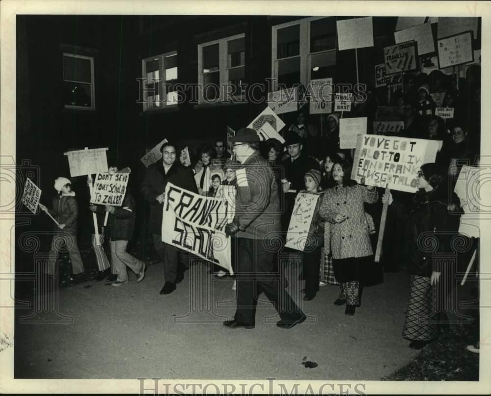 1973 Press Photo Parents & students protest closing of Schenectady, NY school
