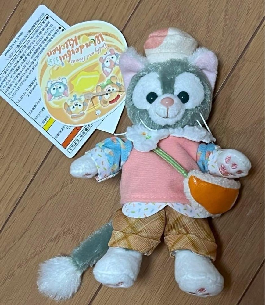 Duffy & Friends Wonderful Kitchen Gelatoni Plush Badge