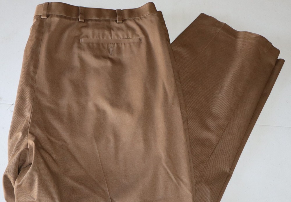 Roundtree & Yorke Classic Fit Pleated Front Comfort Waist 50x32 Tan Travel Smart